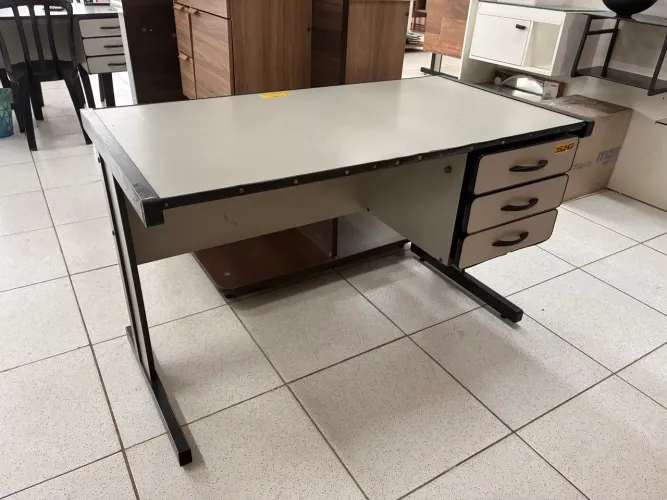 Mesa escritório 1.20 x 0.60 com 3 gavetas