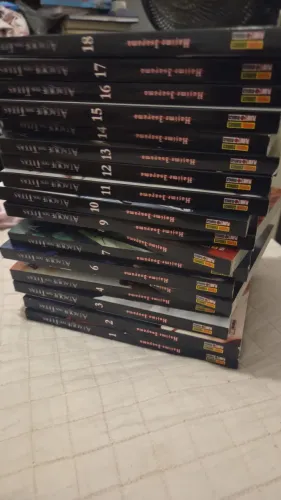 Kit mangas Ataque dos Titãs vol 1 a 18
