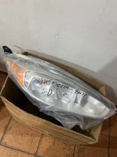 Farol New fiesta 2011