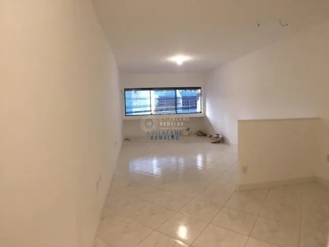 Sala Comercial com 33M² à Venda no Edifício Solar Grimaldi em Balneário Camboriú