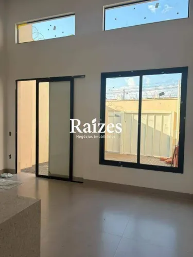 Casa com 3 quartos sendo 1 suíte no Bairro Santa Luzia em Uberlândia