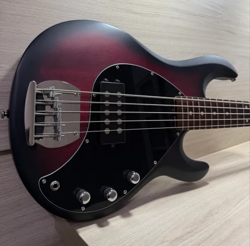 Baixo 5 Cordas Sterling By Music Man StingRay 5