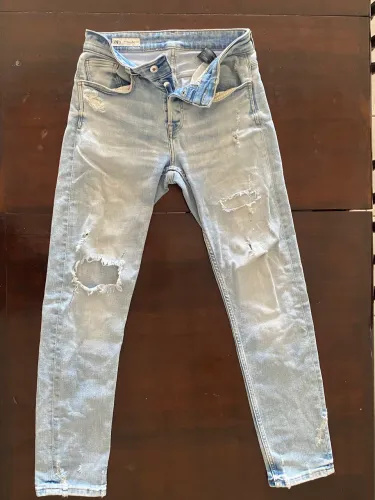 Calça Jeans Zara Denim Z1975 Slim Fit - Original (Lavagem Clara/Destroyed)
