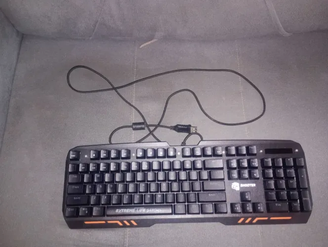 Teclado gamer tamanho 100%