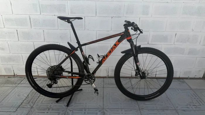 Bicicleta pronta para trilha (MTB)