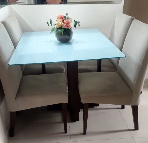 Mesa com tampo de vidro 1,20x 0,90