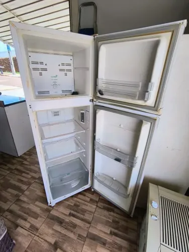 Geladeira boa e barato dou garantia entrego