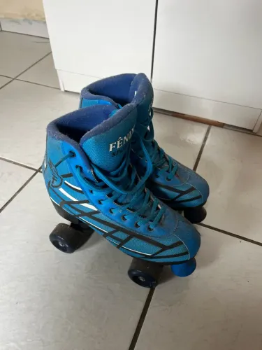 Patins quatro rodas usado