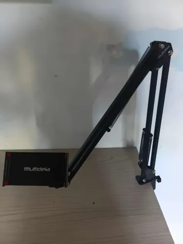 Suporte articulado de mesa para celular e tablet