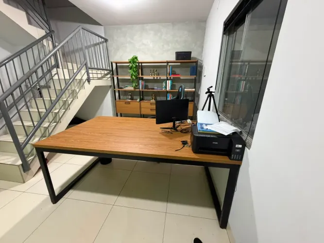 Mesa de Escritório Premium 1,90 x 1,10 | Estrutura Metálica | Excelente Estado