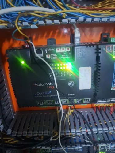 Automação especializada em equipamentos industriais e controle de processos.