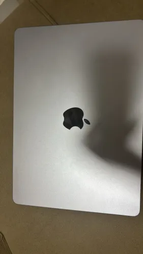 MacBook M2 8GB ram - Excelente estado 