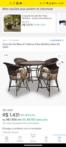 Mesa de fibra sintética com 4 cadeiras