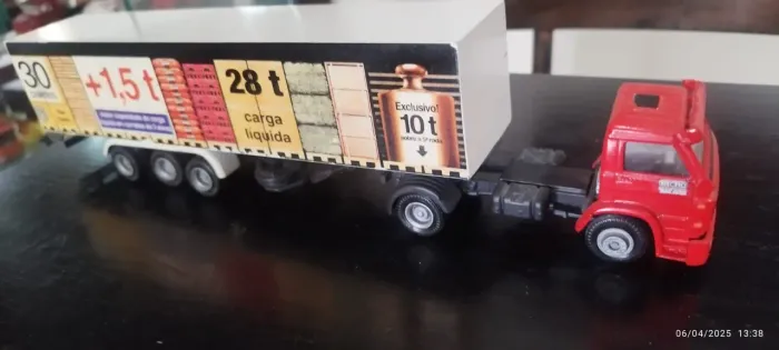 Miniatura caminhão Volkswagen titan com baú 