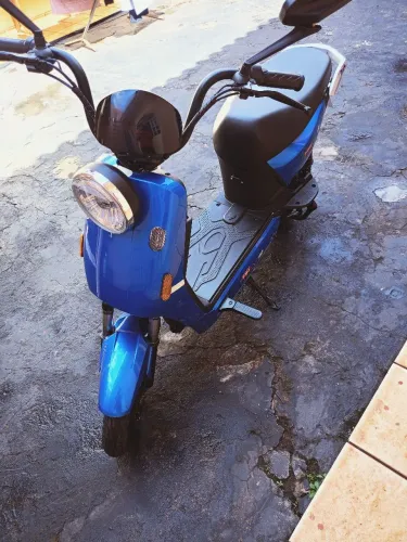 Moto elétrica scooter 800 w modelo MMA semi nova
