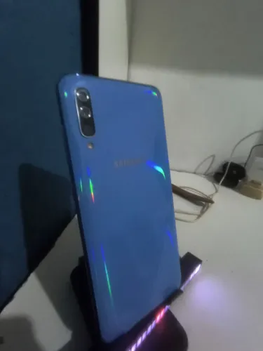 Samsung a70 128GB/ 6 RAM