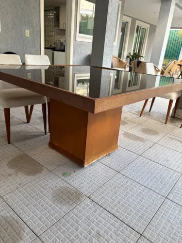 Mesa de jantar quadrada com tampo de vidro
