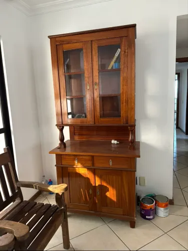 Cristaleira madeira