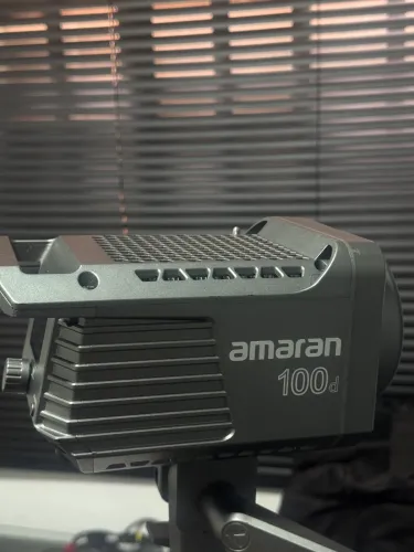 Luz de Led Amaran 100d para fotógrafo e videomaker