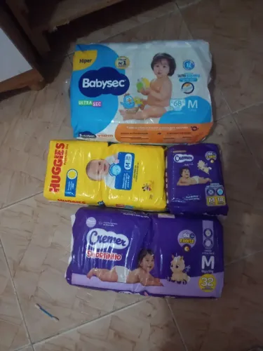 04 Pacotes de Fraldas Descartáveis Tamanho M