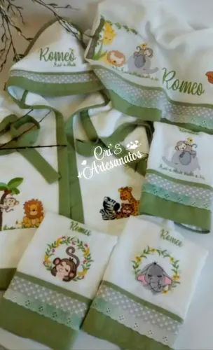 Roupão Infantil 1 Ano + Fralda de Cobrir + 3 Fraldas de Boca