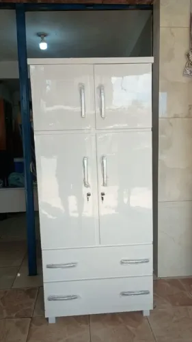 Guarda roupas Solteiro em bloco de madeira com chaves