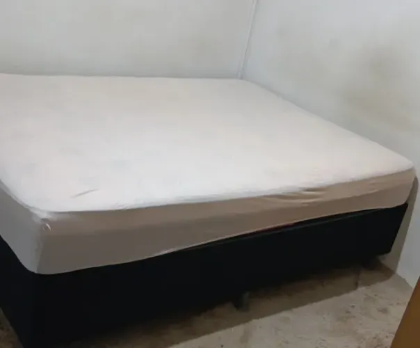 Cama box,com base bipartida