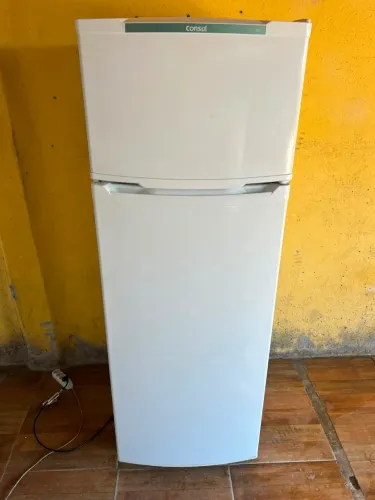 Geladeira Consul 110v semi nova 2 anos de uso ( ENTREGO )