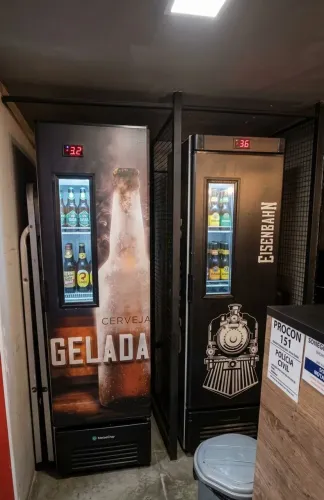 VN28 Porta Visor - Cervejeira Expositora Slim - 336L
