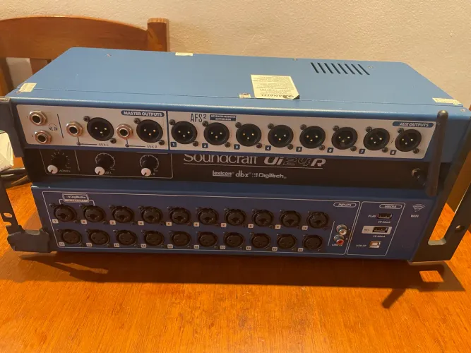 Mesa de som ui 24