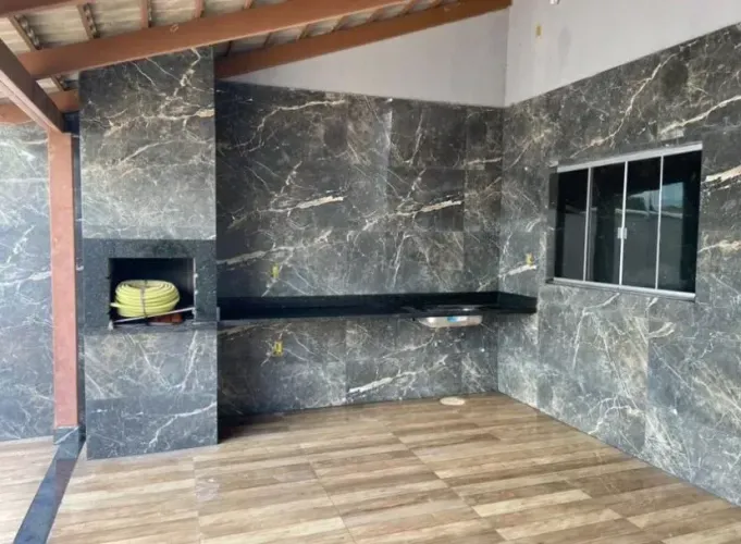 Casa a venda com 3 quartos 1 suíte próximo a praça central