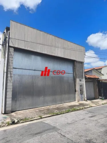 Galpão Comercial para Locação na Vila Pirajussara, São Paulo-SP: 2 salas, 3 banheiros, 180