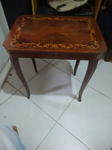 Mesa para jóias marchetada 