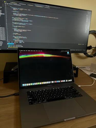 MacBook Pro 2019 i7 16GB RAM 256GB SSD