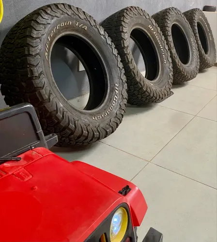 Pneus BFGoodrich All-Terrain T/A 285/65 R18 - SEMI-NOVOS