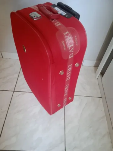 mala de viagem em boas condições praticamente nova