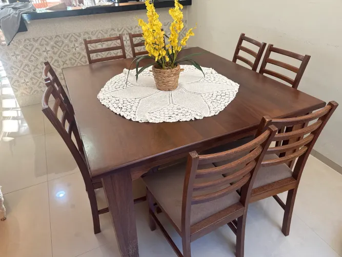 Mesa de Jantar em Madeira Maciça 1,40 x 1,40 m com 8 Cadeiras
