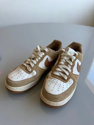 Nike Air Force 1 Low ?07 Bege e Branco - Tamanho 37