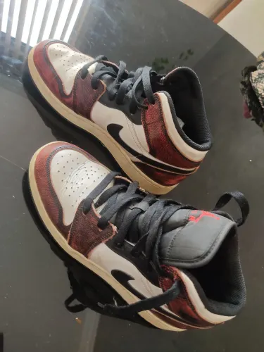 Jordan original, couro,, super novo ,importado, número 38, pouquíssimo usado 