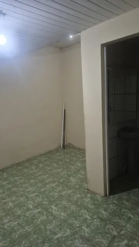 Alugo 1) imóvel com suíte, sala,WC, área e cozinha. 2) duas salas e barracão 30m2.