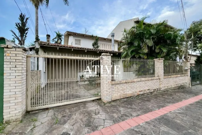 Casa ampla e semimobiliada localizada no Bairro centro de Gravataí