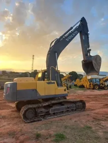 Vende-se Escavadeira Volvo EC220D