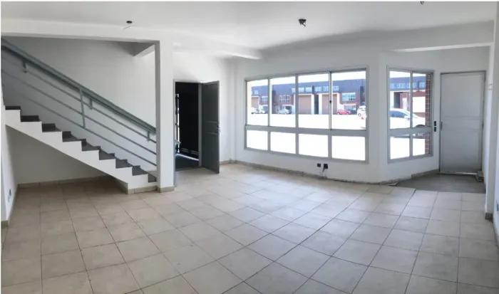 Galpão/Depósito/Armazém para Aluguel no Bairro Sarandi com 793 m² de Área Útil