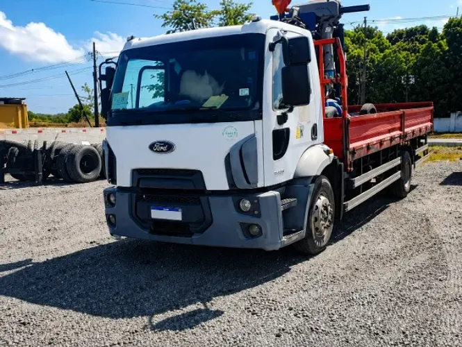 Ford Cargo 1319 - Caminhão Carroceria 6 metros