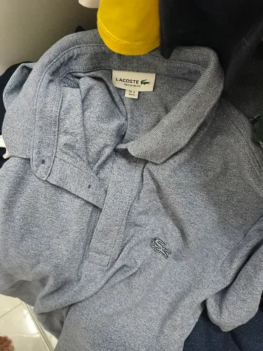 POLO LACOSTE PARIS ORIGINAL M TAMANHO 4. TENHO VARIAS CORES USADO MAS MUITO NOVA.