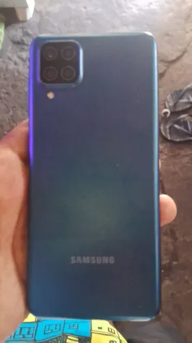 Vendo celular semi novo