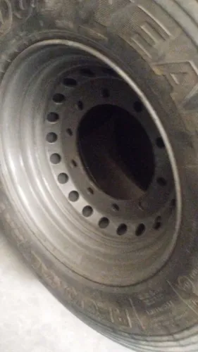 roda Singles montado com pneu 385 65 22,5