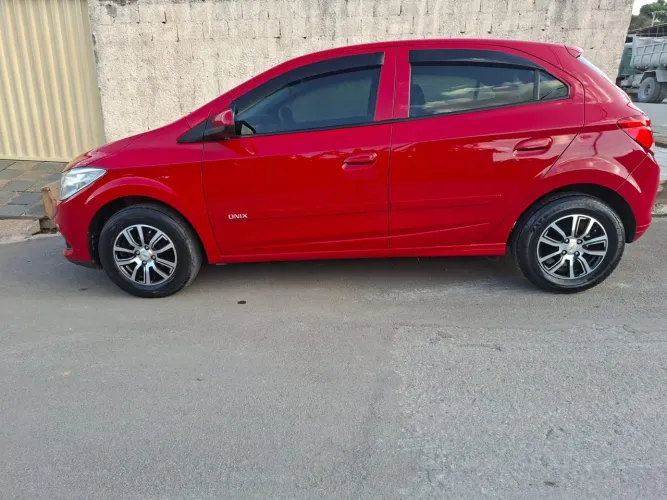 Chevrolet Onix Hatch LT 1.0 8V Flex Power Mec. 4P 2015