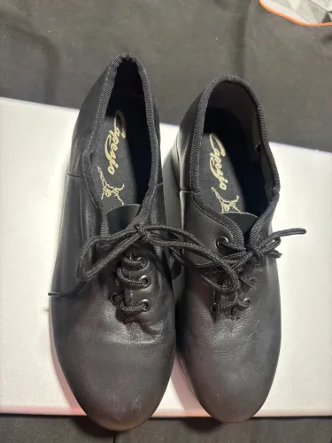 Sapato para SAPATEADO  capezio -feito em couro número  34 - solado duplo e antiderrapante
