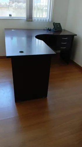 MESA EM L MARROM